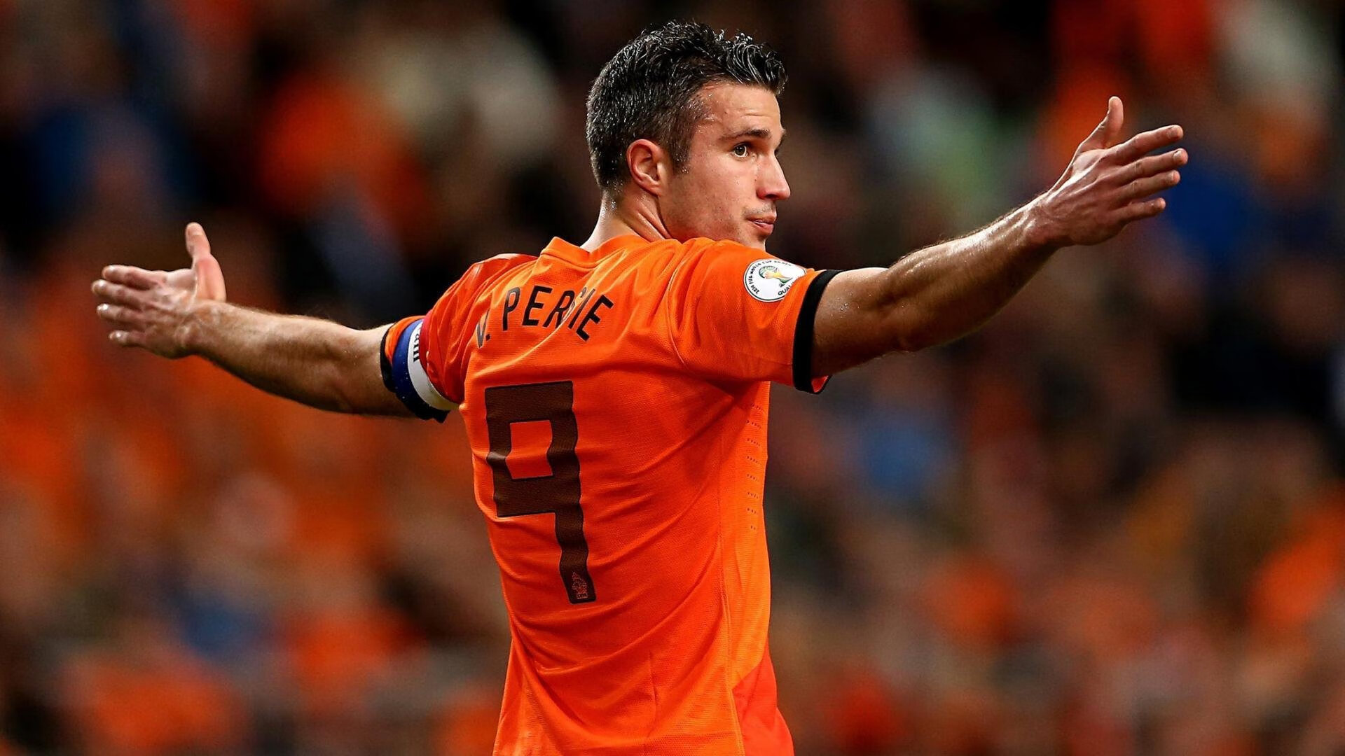 “帕布罗·马特拉的领导与决策能力,铸就美洲狮队的稳固防线”